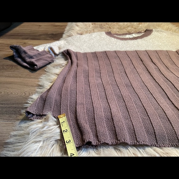 Umgee 2-Tone Short Sleeve Popcorn Ribbed Cable Scoop Neck Sweater - Picture 7 of 8